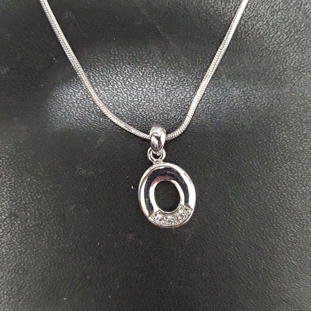Silver tone oval pendant necklace 17"